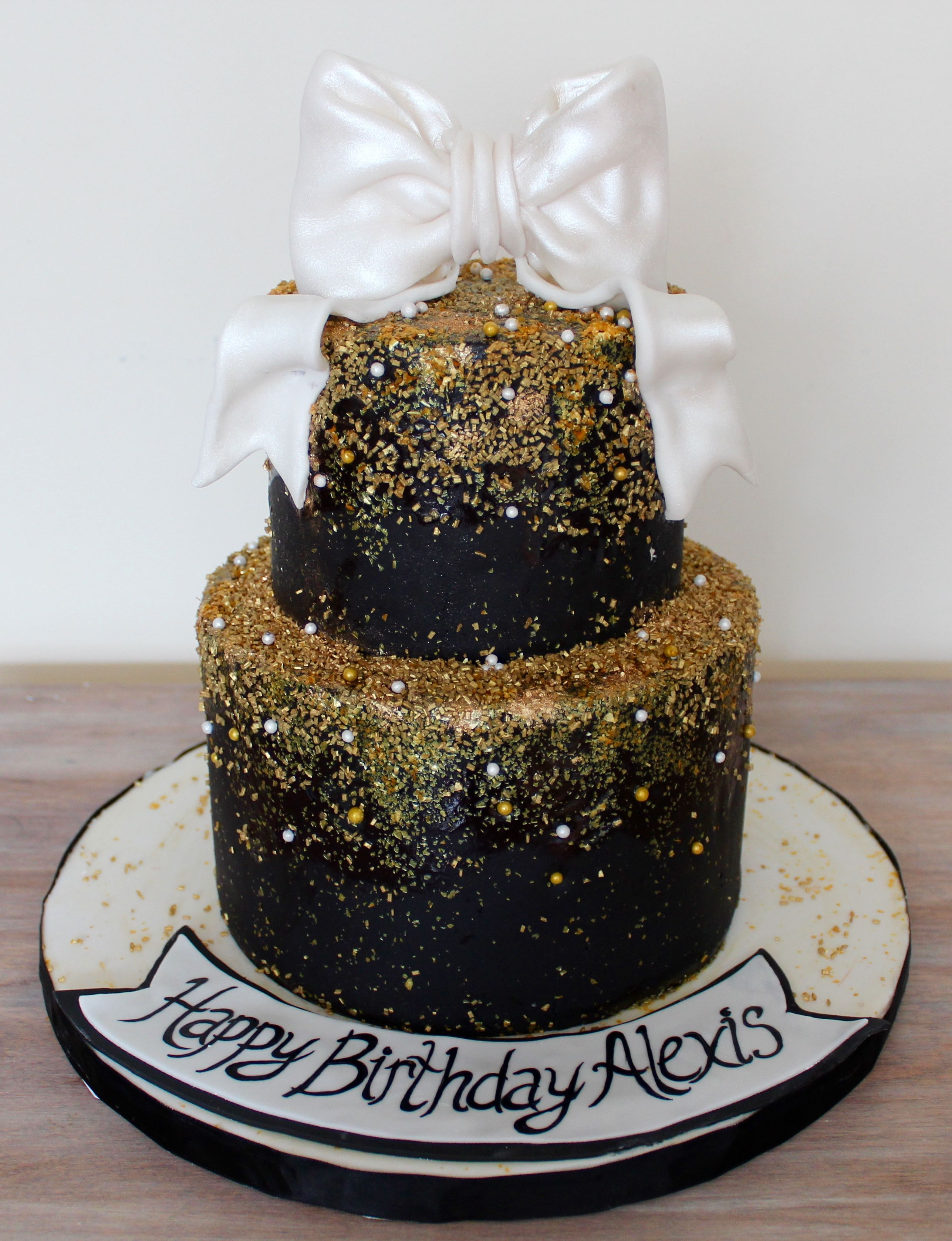Black Birthday Cake White Black Gold Birthday Cake Classe Elegant With Gold Sprinkles