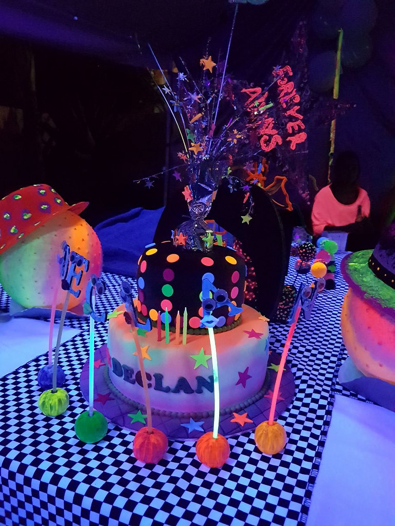 21+ Best Picture of Glow In The Dark Birthday Cake - birijus.com