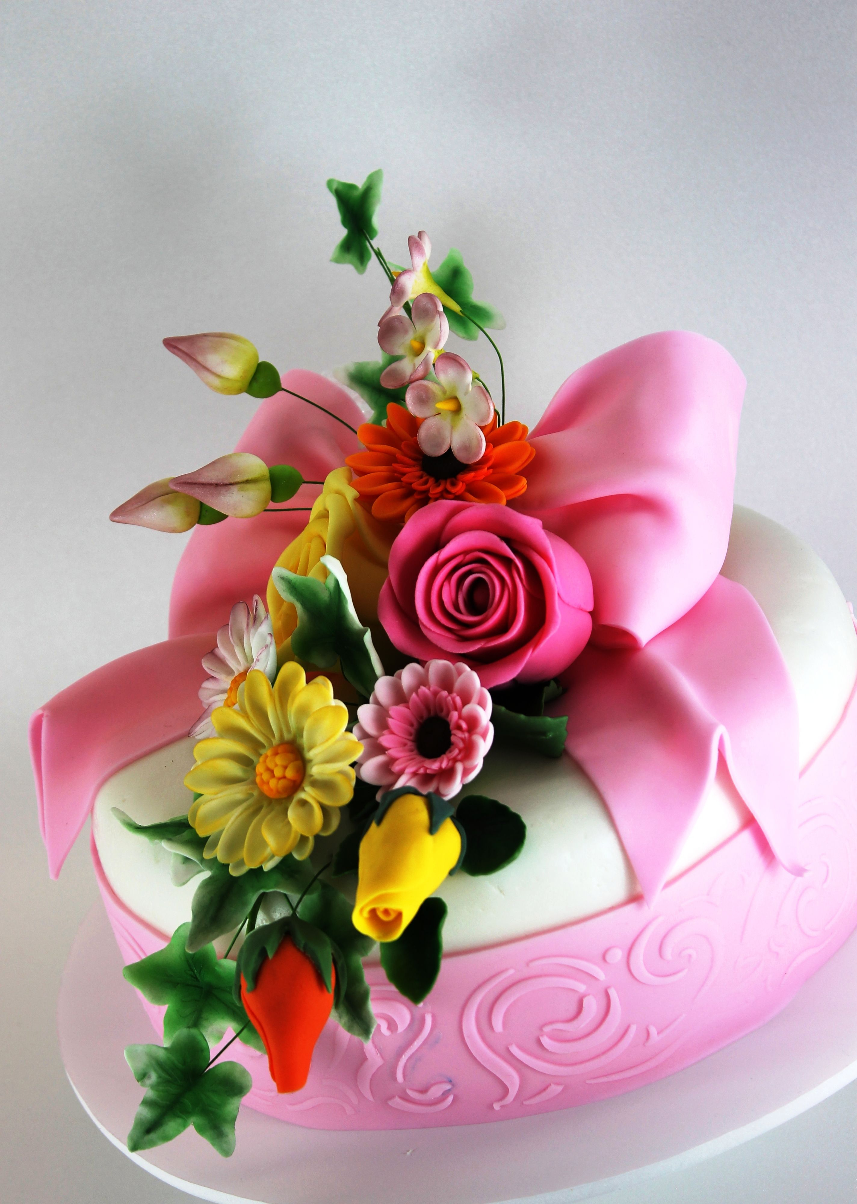 Happy Birthday Cake And Flowers Beautiful Birthday Cake Today December 27th Happy Birthday Mom